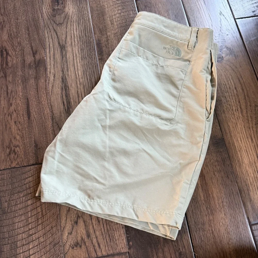 The North Face Mens 36 Khaki Tan Climbing Hiking Shorts 7 in Inseam Regular Fit